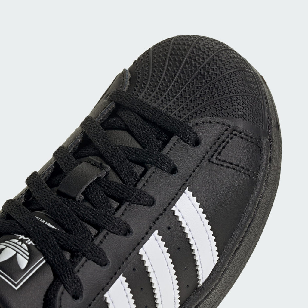 https://assets.adidas.com/images/w_1880,f_auto,q_auto/c481ef963f9c4daaa78b7420ad53611c_9366/JH9981_41_detail.jpg
